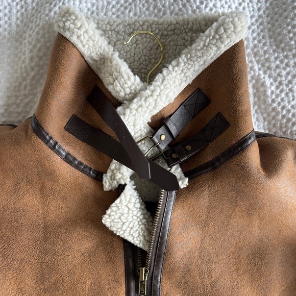 Women’s Oversized Sherpa-Lined Faux Suede Vest - Brown - Picture 4 of 7